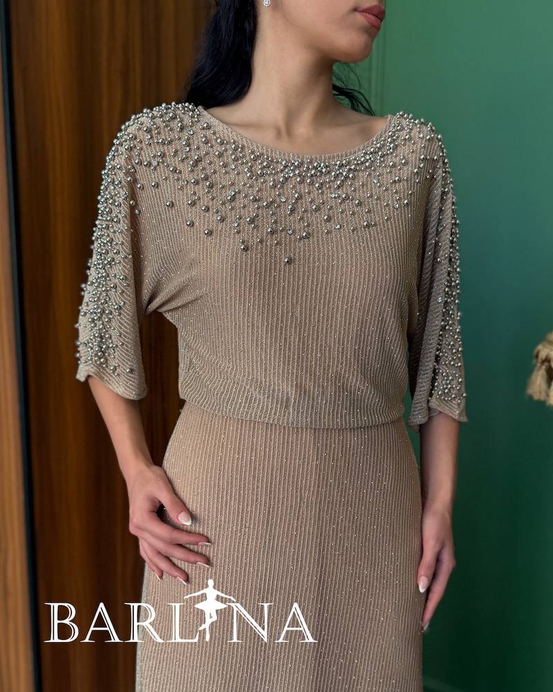 Beige dress with pearl-embellished sleeves