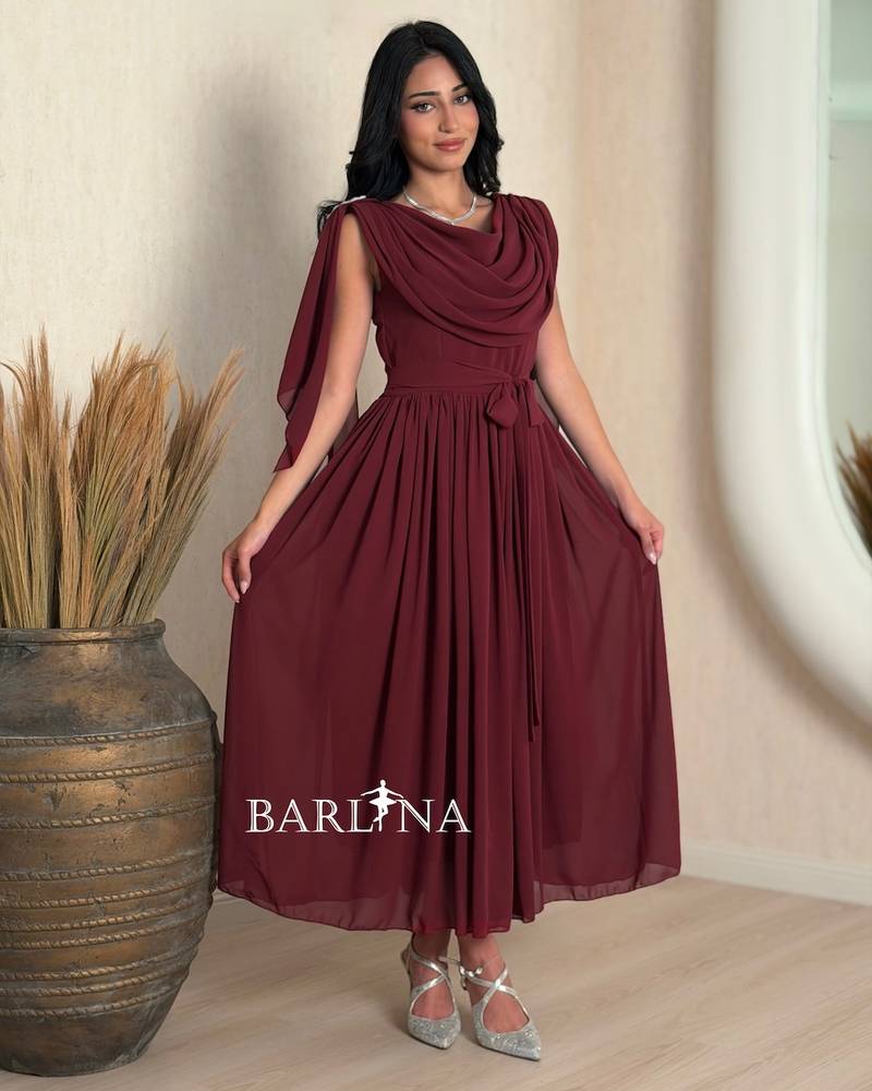 Burgundy dress with pleats on the chest