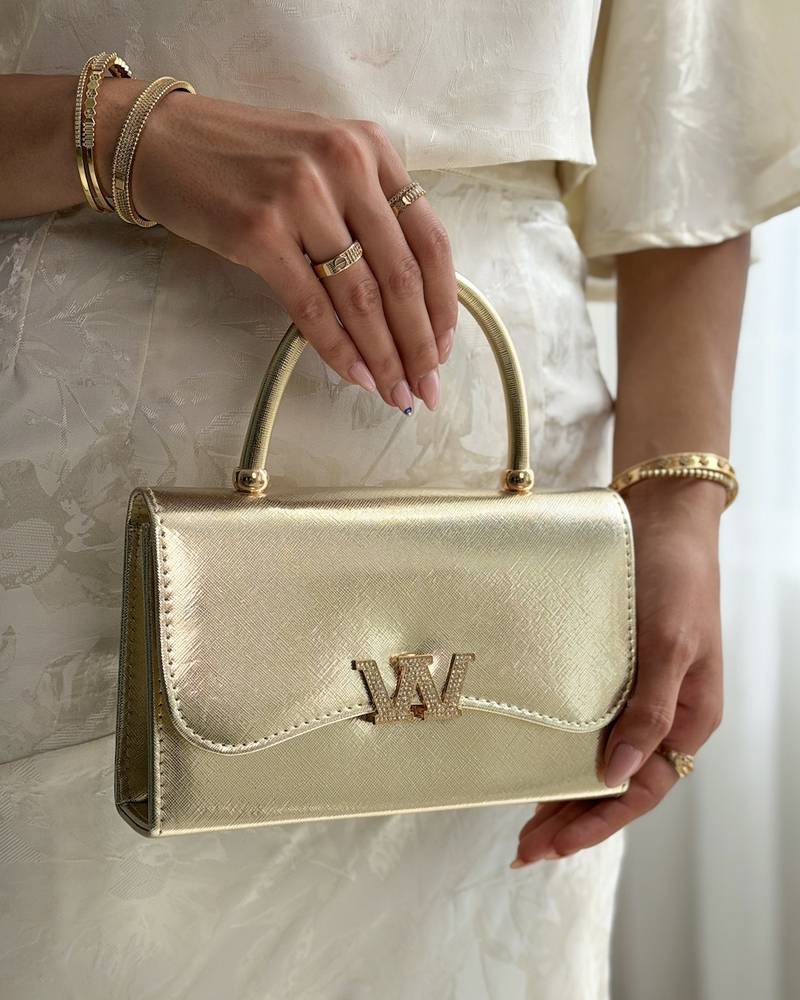 A handbag with a luxurious touch and a classic design