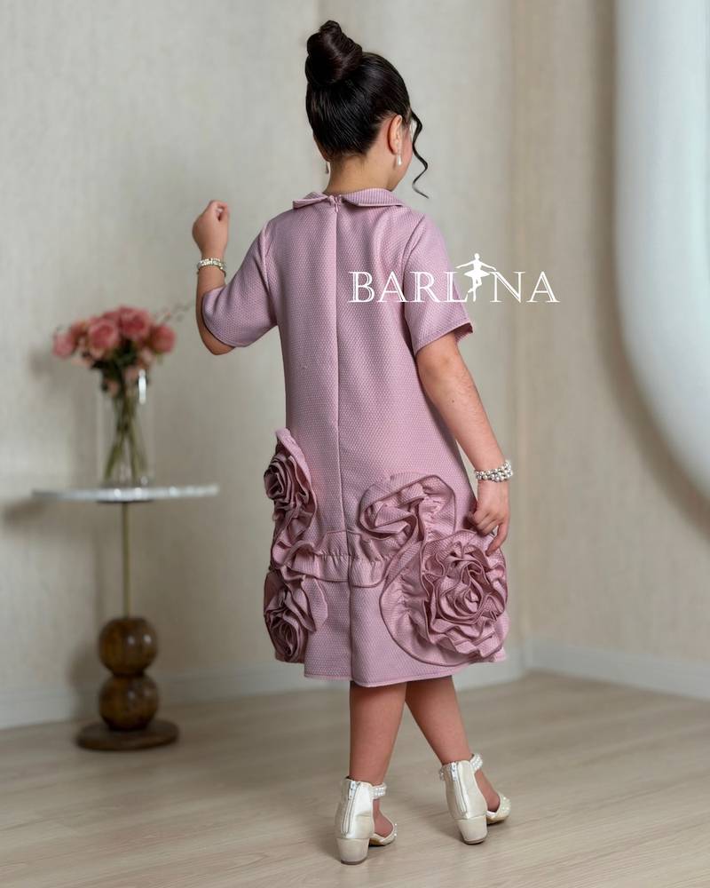 Elegant pink girls' dress with a straight cut