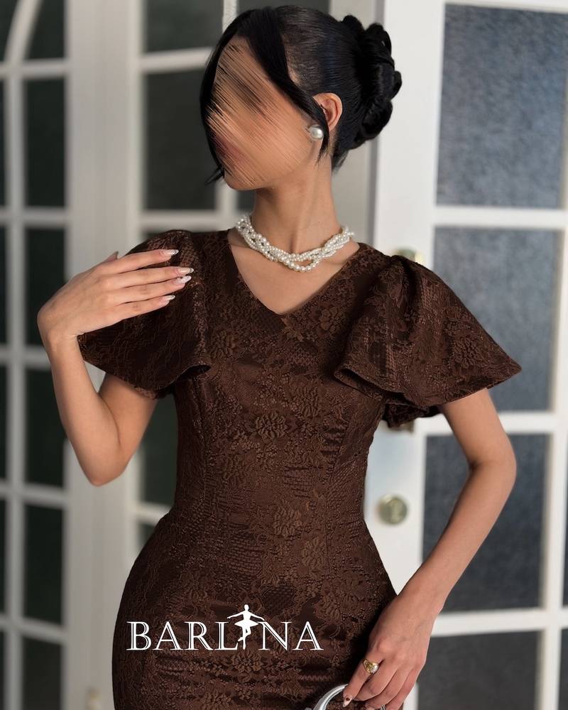 Elegant straight-cut lace dress
