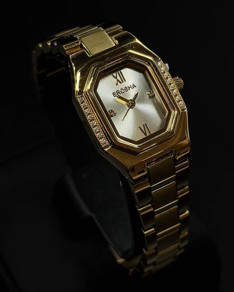 A stylish everyday wristwatch with a geometric design