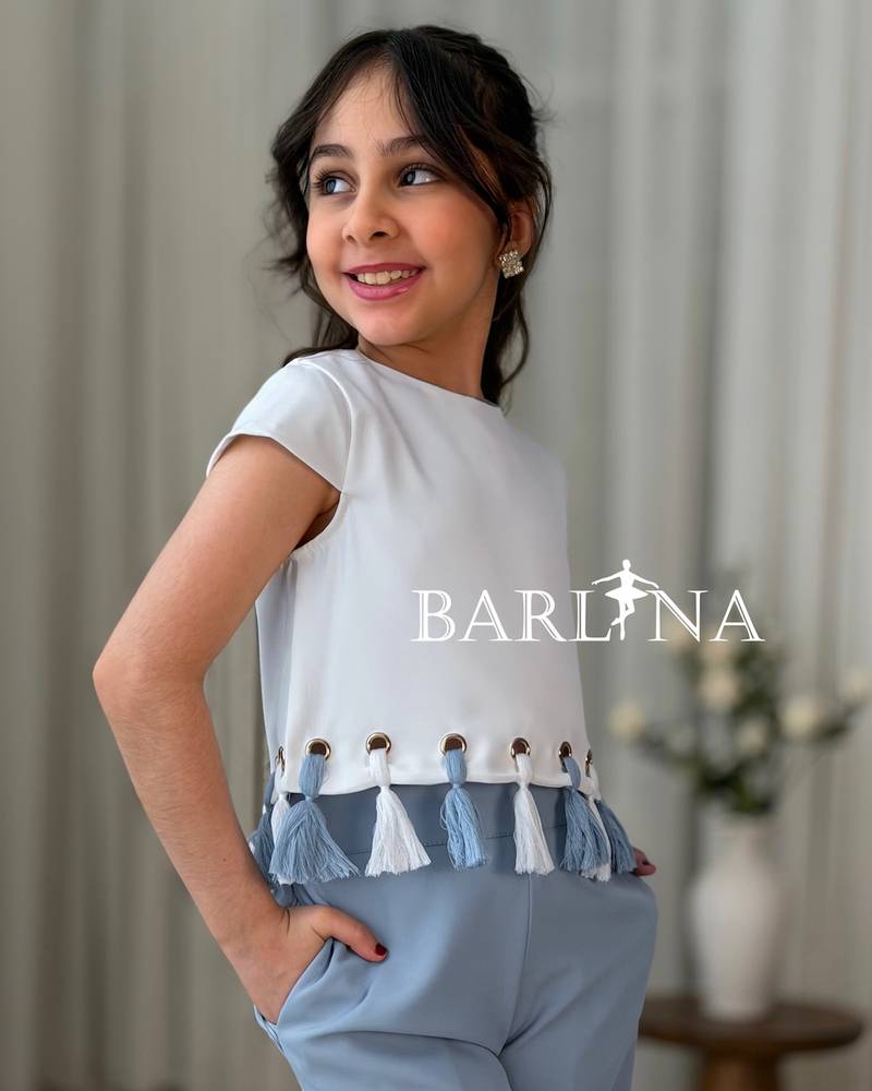 Girls’ set with a white blouse adorned with tassels