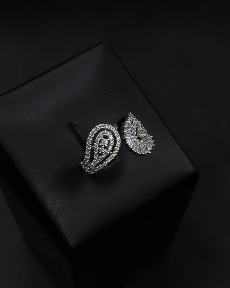 A luxurious evening bracelet and ring with a matching design