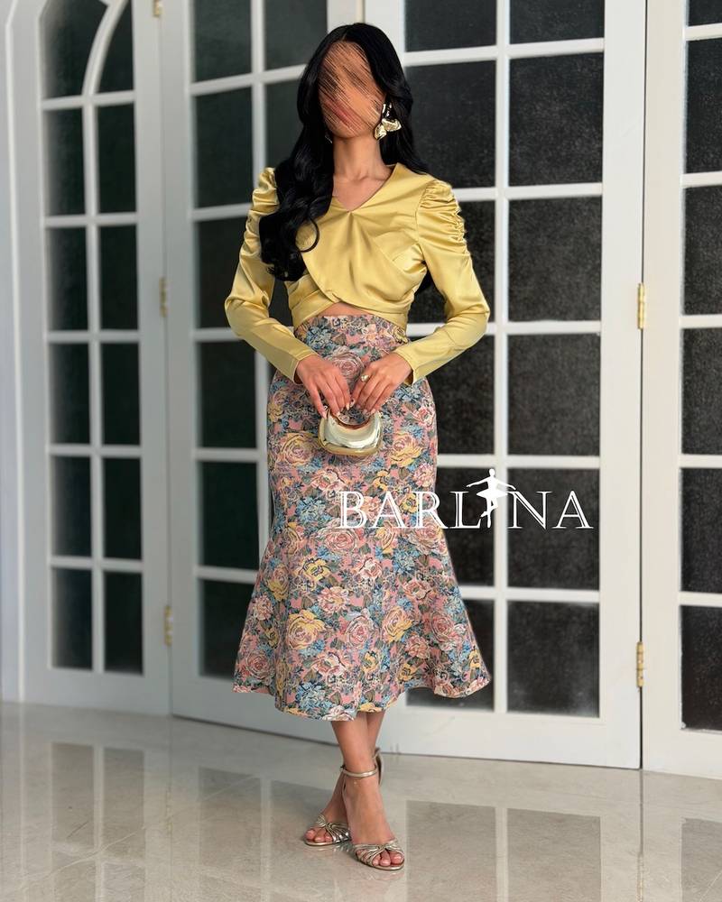 Women’s set with a yellow blouse and a floral skirt