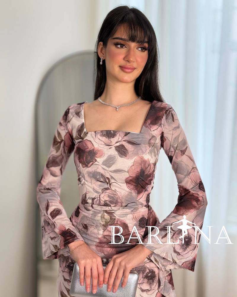 Long dress with a delicate floral print