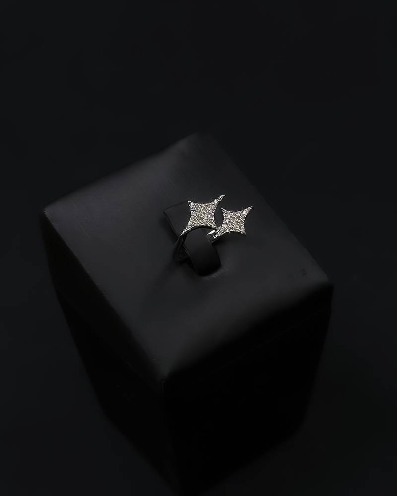 Bracelet and ring with a star design, studded with crystals