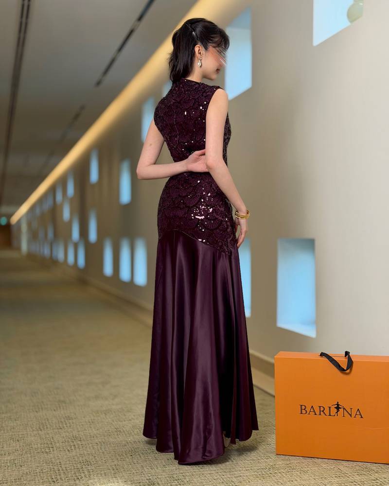 Burgundy evening dress with luxurious sequin details