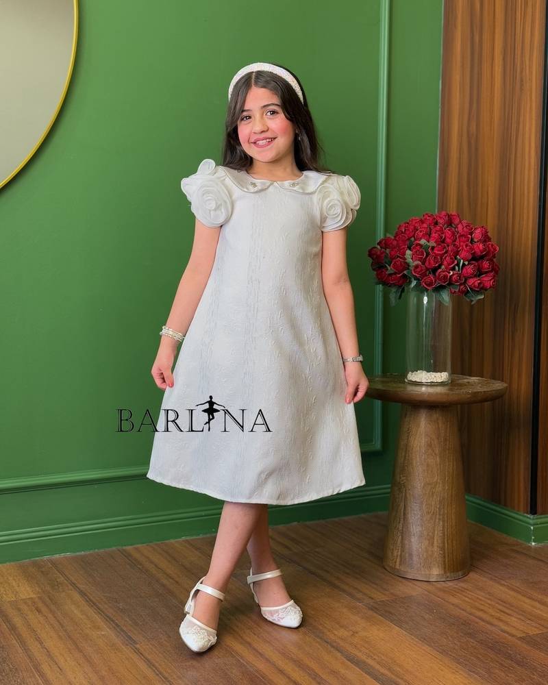 A girl's dress with a wide cut and prominent roses
