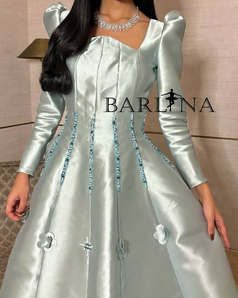 Tiffany long dress with classic cut