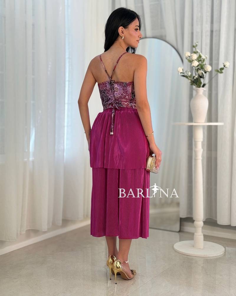 Fuchsia set with thin straps and embroidered bra