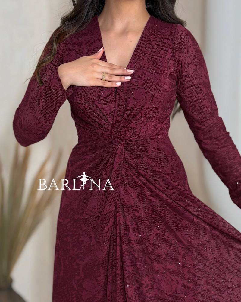 A soft burgundy dress with a cut that accentuates the waist.