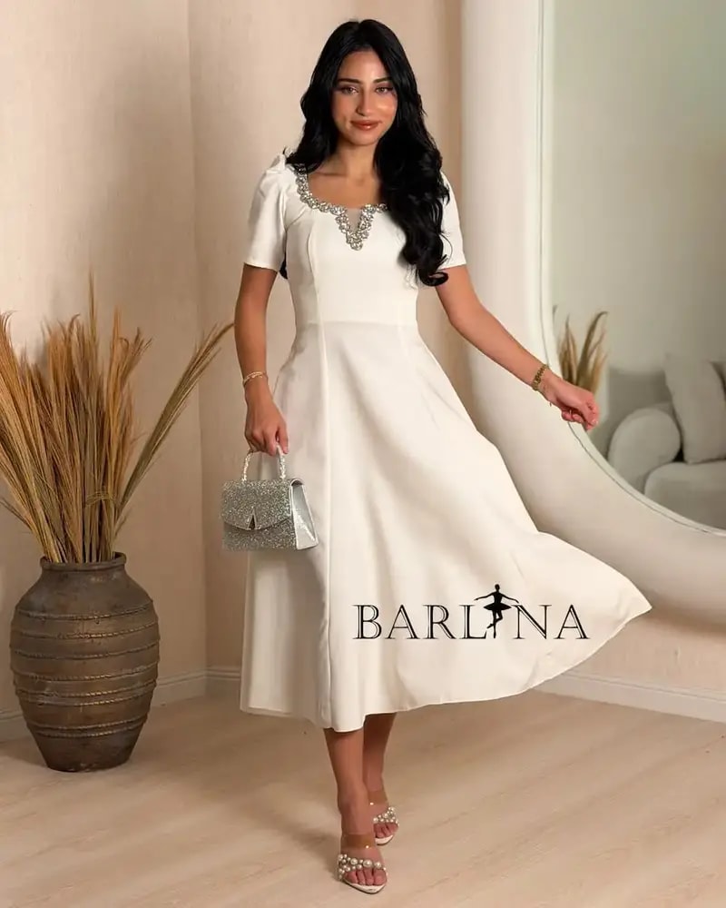 Off-white dress with a collar adorned with shimmering embroidery