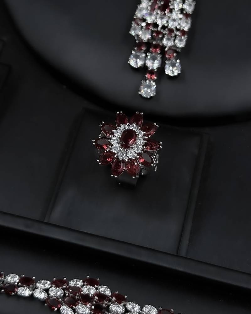 Royal accessory set with luxurious red details