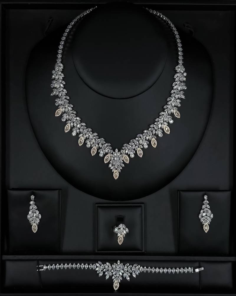 Accessory set embellished with golden stones