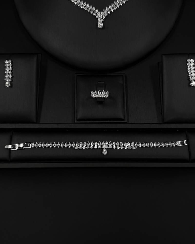 Luxury accessory set with a harmonious design