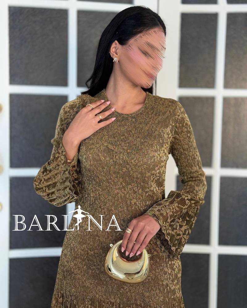 فستان ناعم لامع بتصميم بليسية شفاف