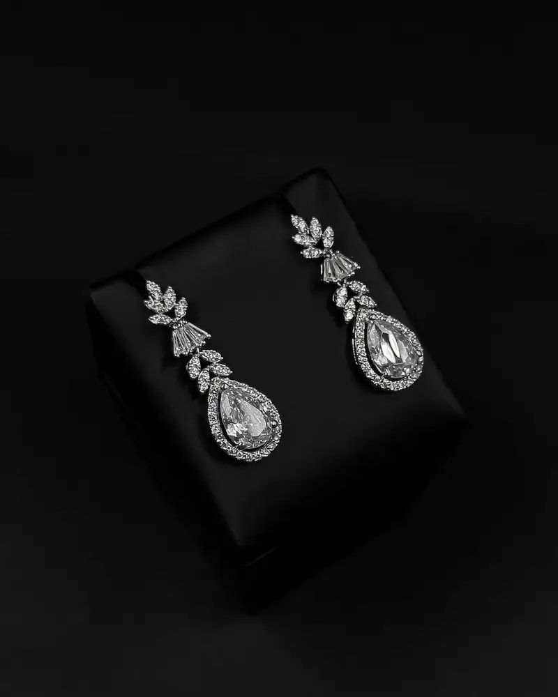 Sparkling drop earrings
