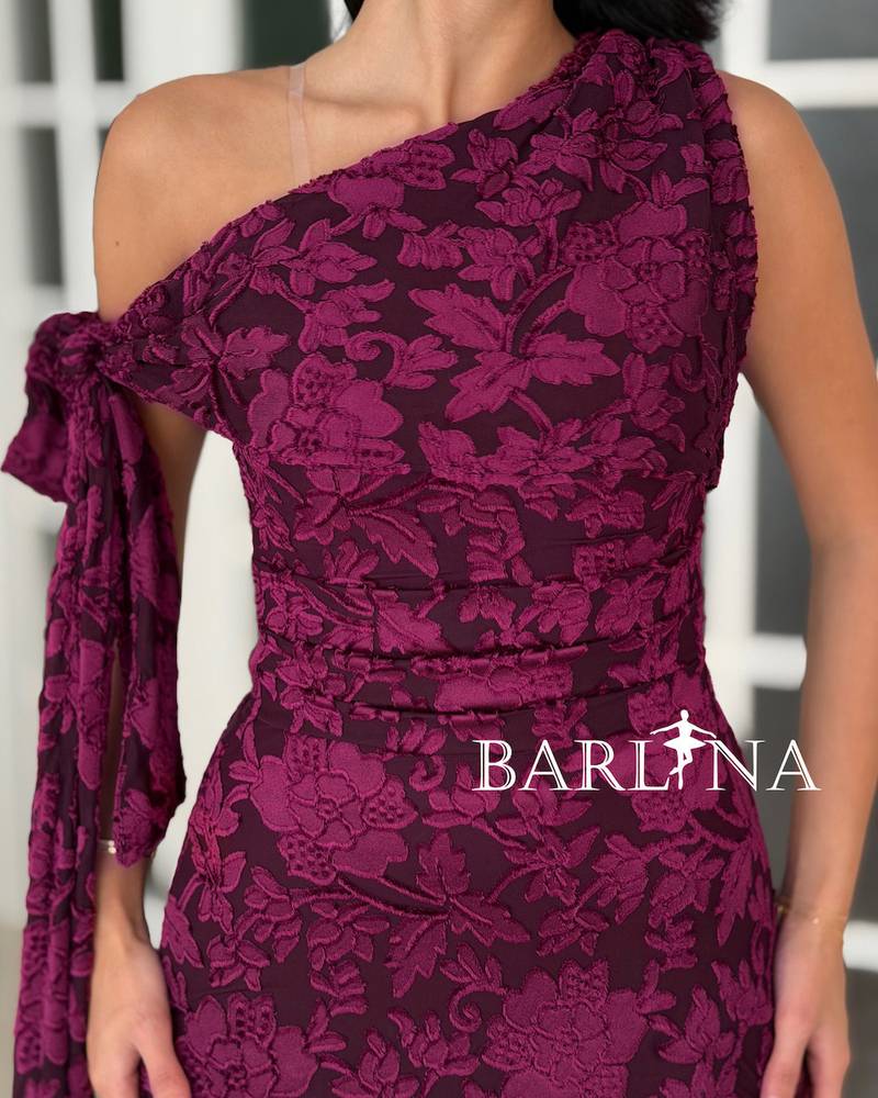 A soft midi dress with an elegant floral print