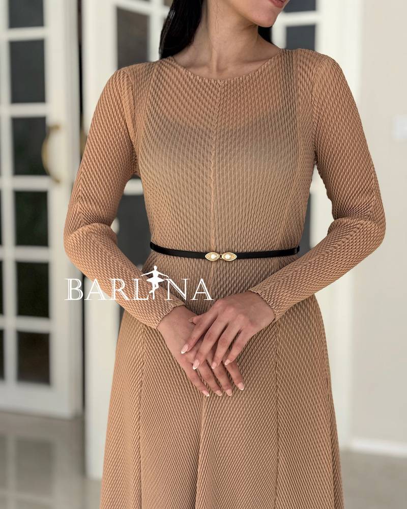 A simple and elegant midi dress