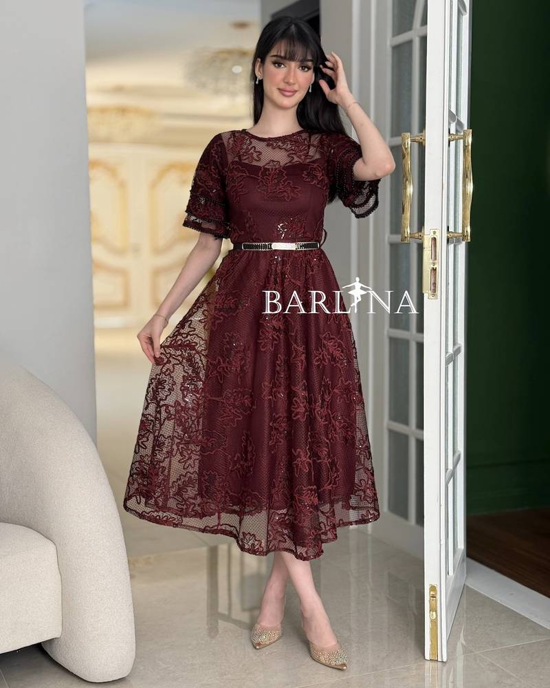 Wide midi dress with a waist belt