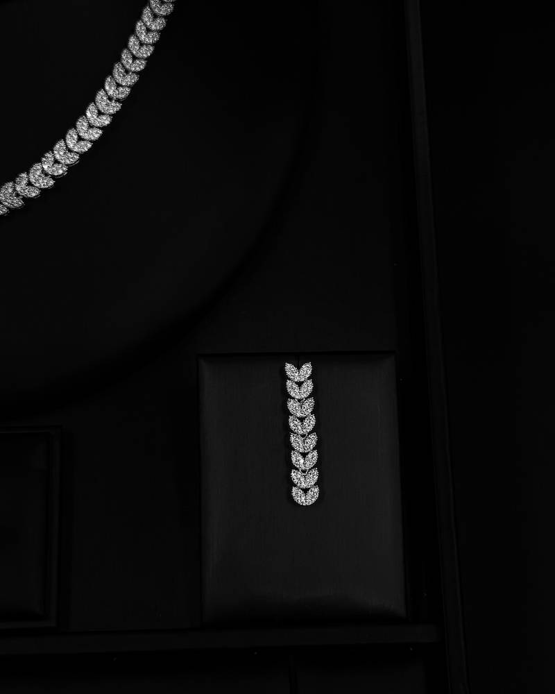 Elegant accessory set with a harmonious design