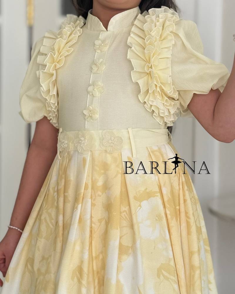 Girls' floral dress with ruffled shoulders