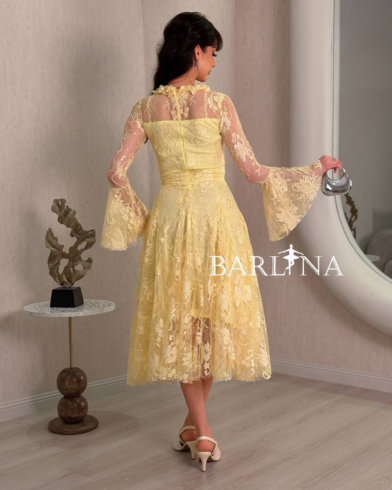 Elegant wide-cut lace midi dress