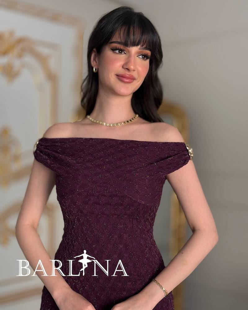 Elegant off-the-shoulder dress with shimmering gold details