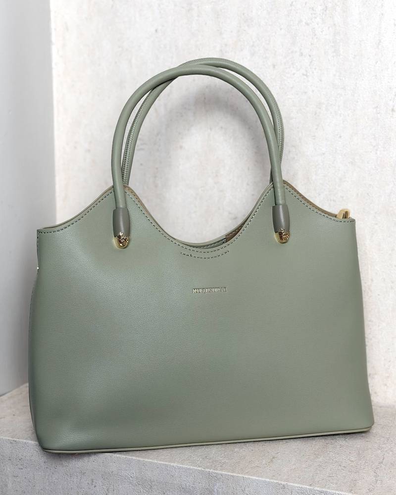 Stylish women's bag with large capacity