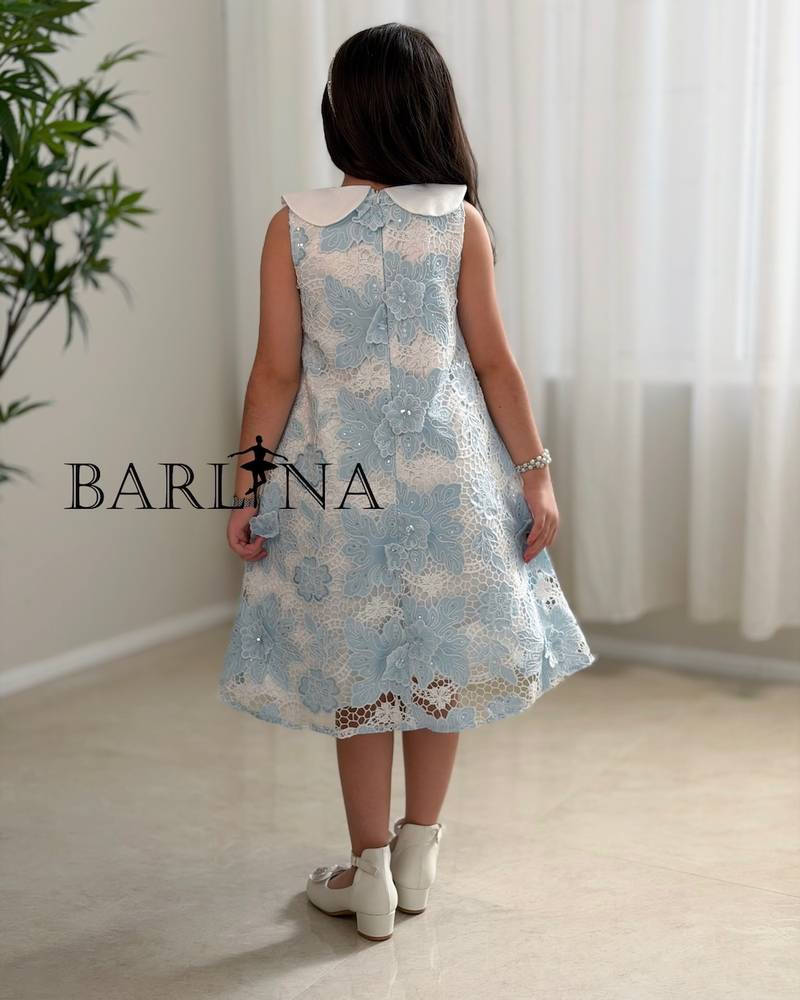 Girls' dress with a collar and blue floral print