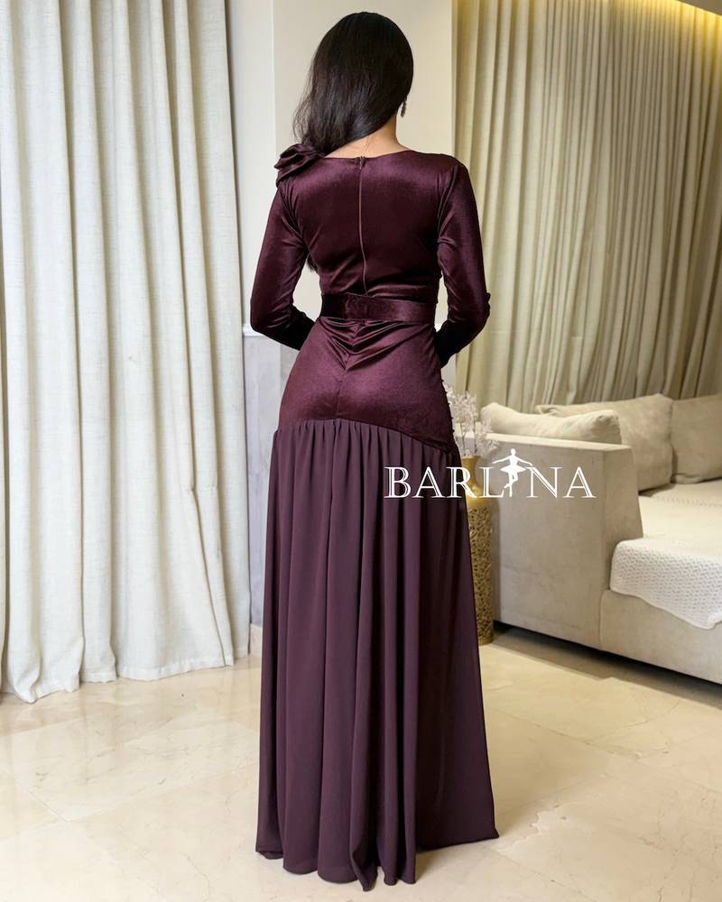 Brown velvet dress with a fitted waist