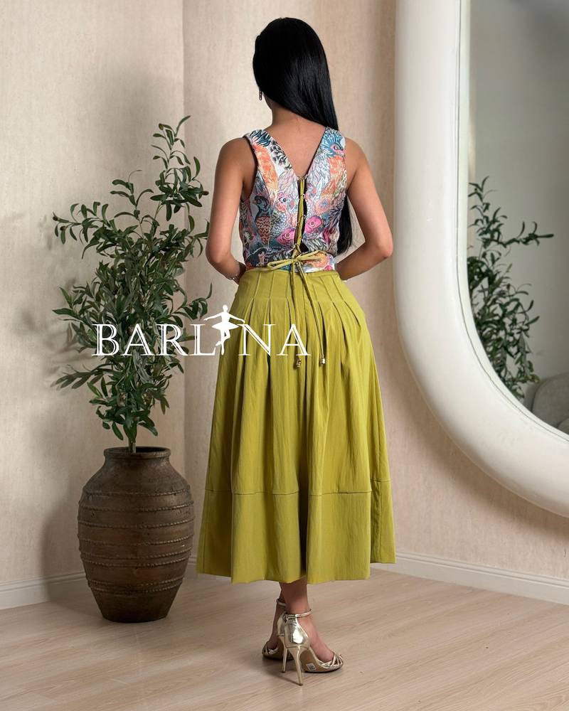 Green midi set with an artistic print blouse