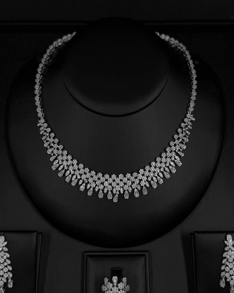 Luxurious accessory set for special occasions