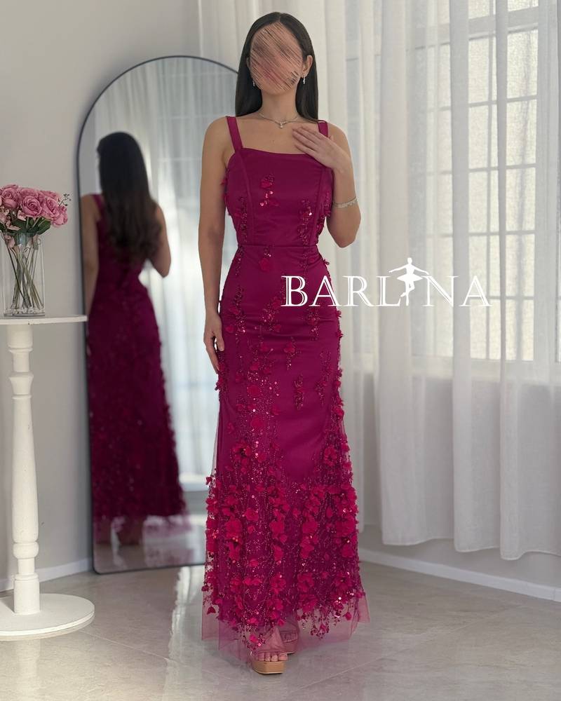 Fuchsia dress embroidered with sequins and raised roses
