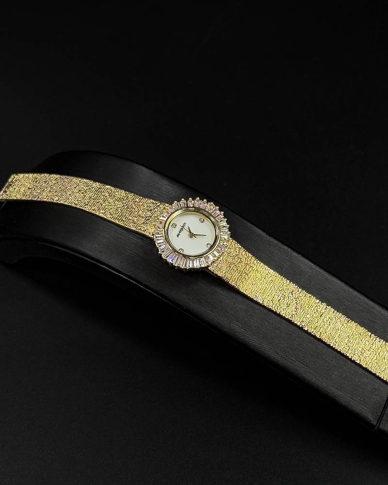 Women's watch with an elegant round case and wide strap