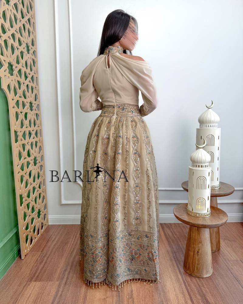 Luxurious beige jalabiya with long flowing sleeves