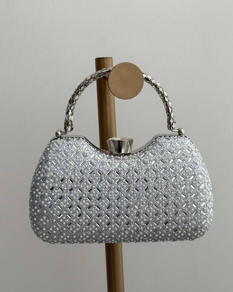Luxury evening bag with interlocking metal handle
