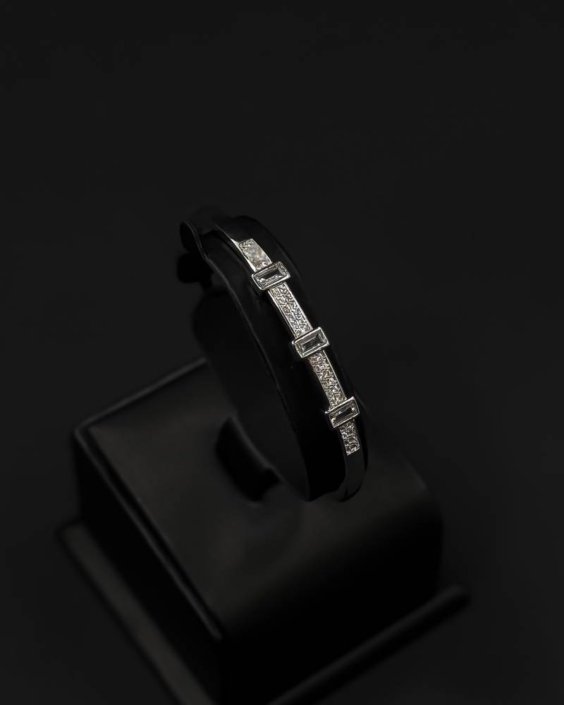 Bracelet and ring with an elegant geometric design