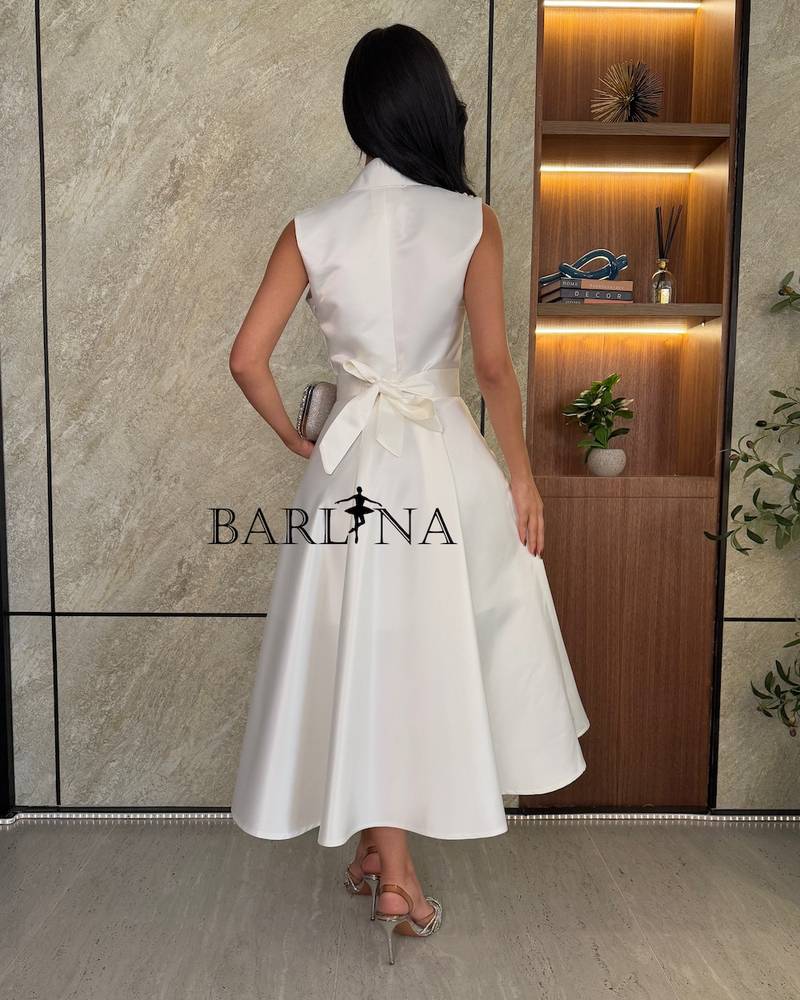 Elegant white dress with classic collar