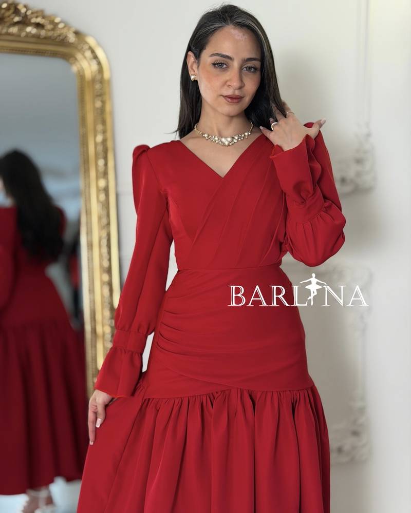 Burgundy V-neck fitted dress