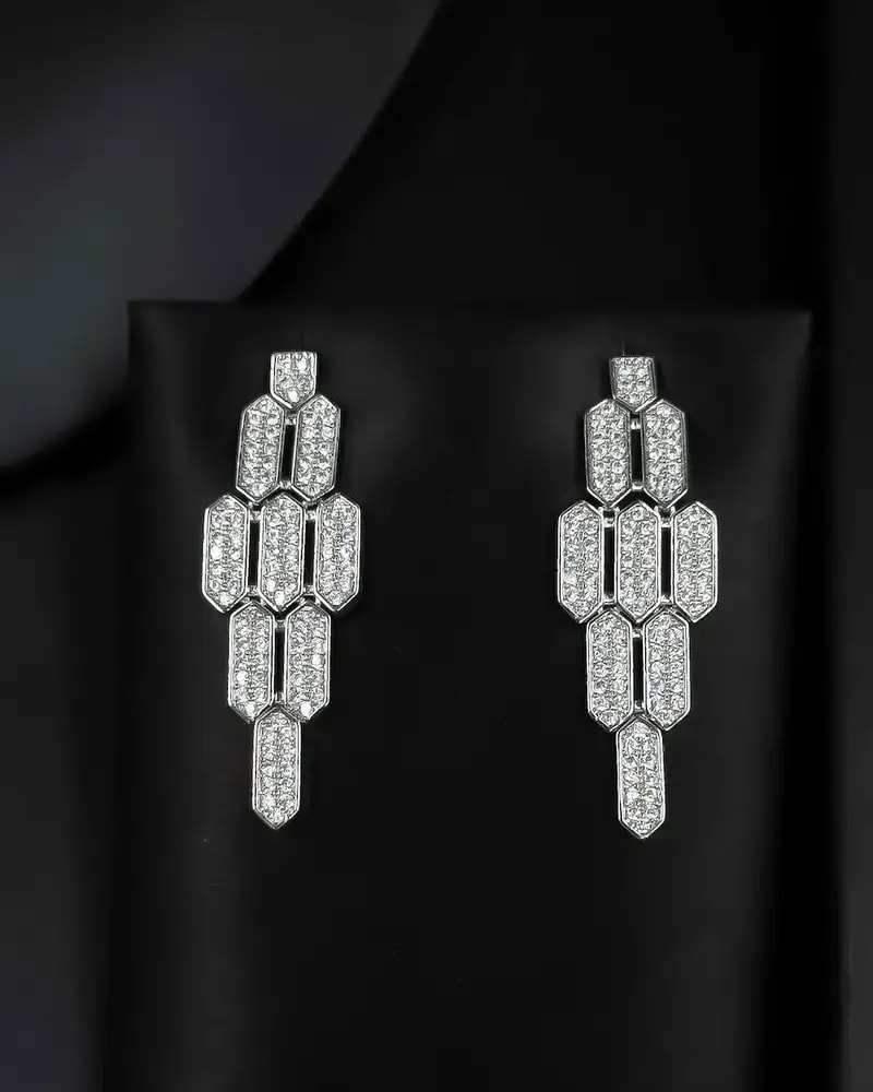 Elegant accessory set studded with rhinestones