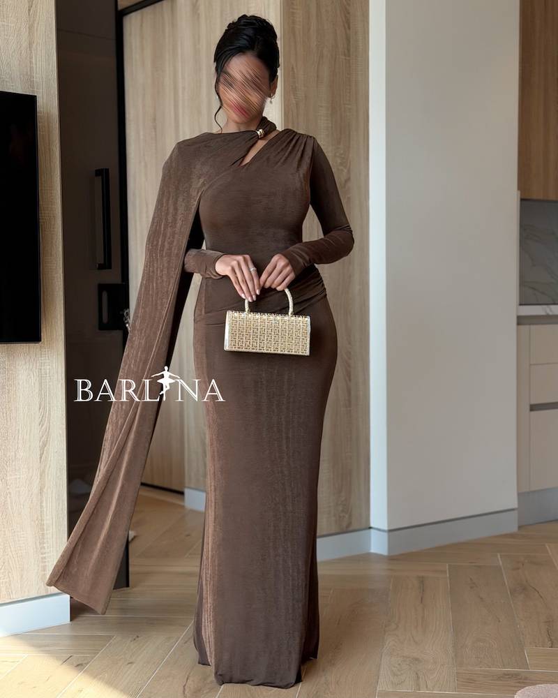 Elegant dress with a slanted shoulder and a long side cape