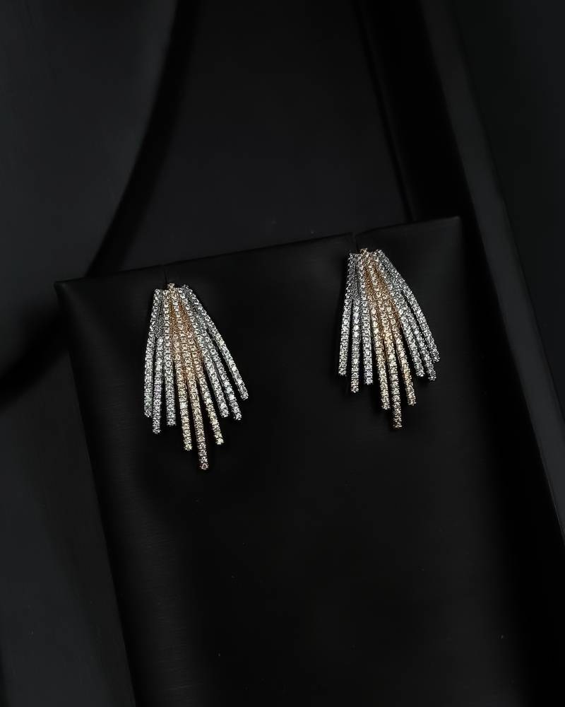 Two-tone accessory set with a sparkling geometric design