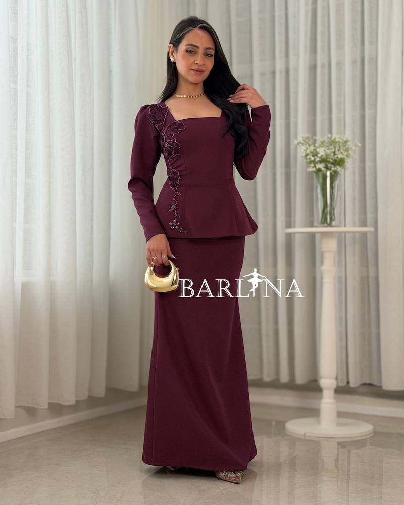 Long burgundy dress with luxurious side embroidery
