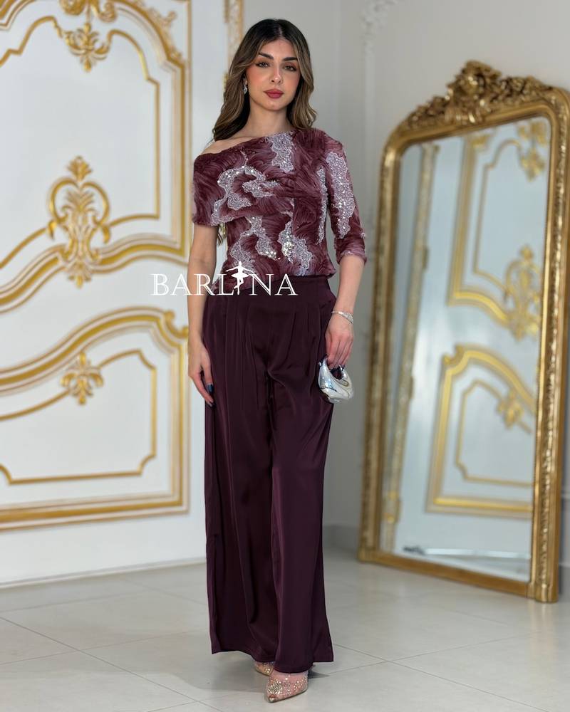 Elegant outfit with a patterned blouse and wide-leg trousers