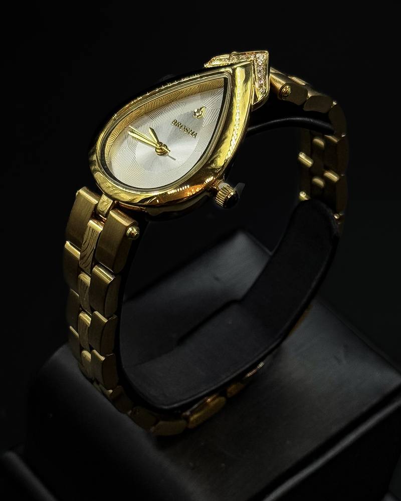 Women's watch with a teardrop-shaped bezel