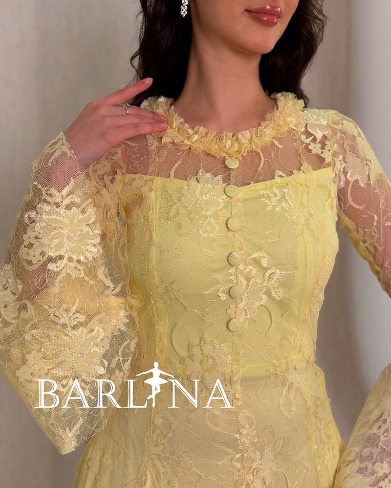 Elegant wide-cut lace midi dress
