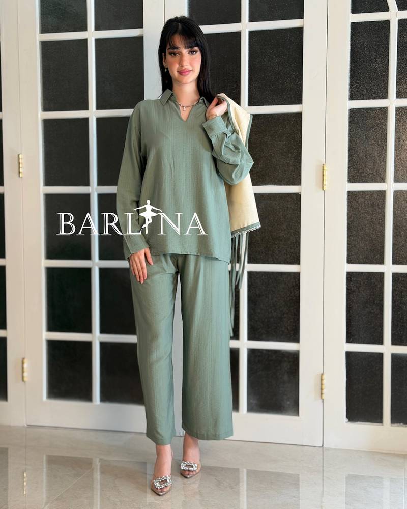 Tiffany set with short beige vest