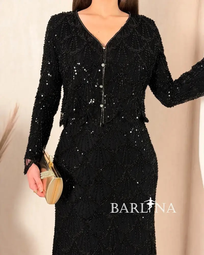 Elegant set with delicate embroidery and soft shimmer